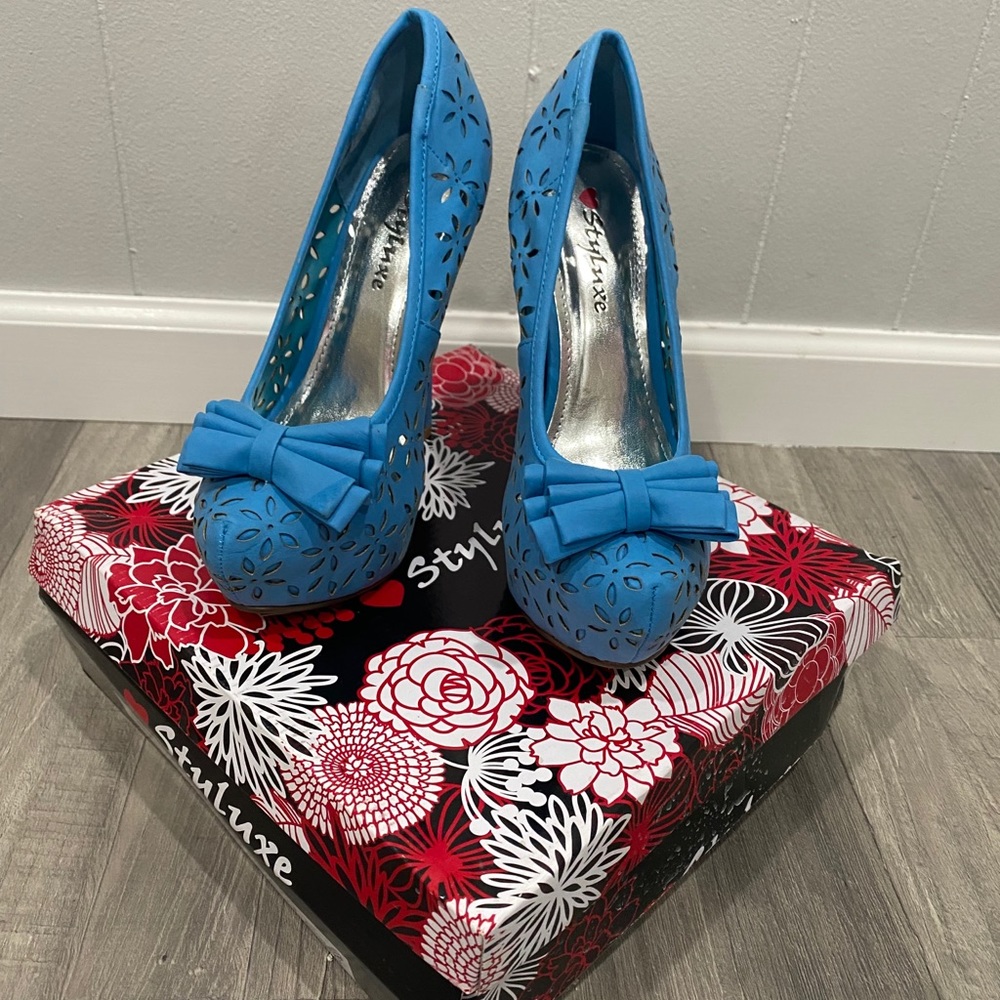Styluxe Cabel Style Turquoise 6 inch Heel size 7